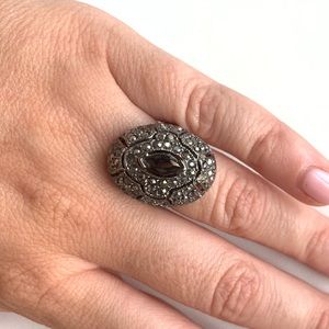 Lot of three jewelry items